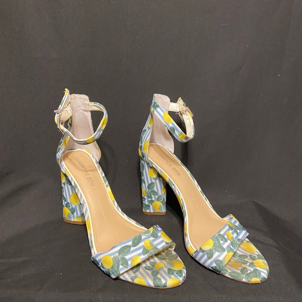 Gianni Bini Size 8 Lemon Heels